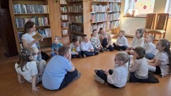 "KSIĄŻKA TO NAJLEPSZY PRZYJACIEL CZŁOWIEKA, A BIBLIOTEKA TO ŚWIĄTYNIA JEGO MYŚLI".