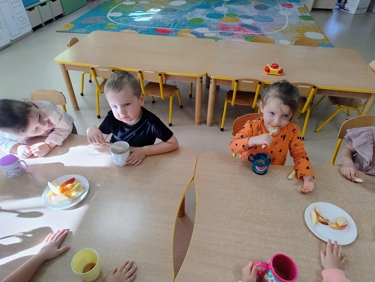 DZIEŃ JABŁKA W "SÓWKACH"