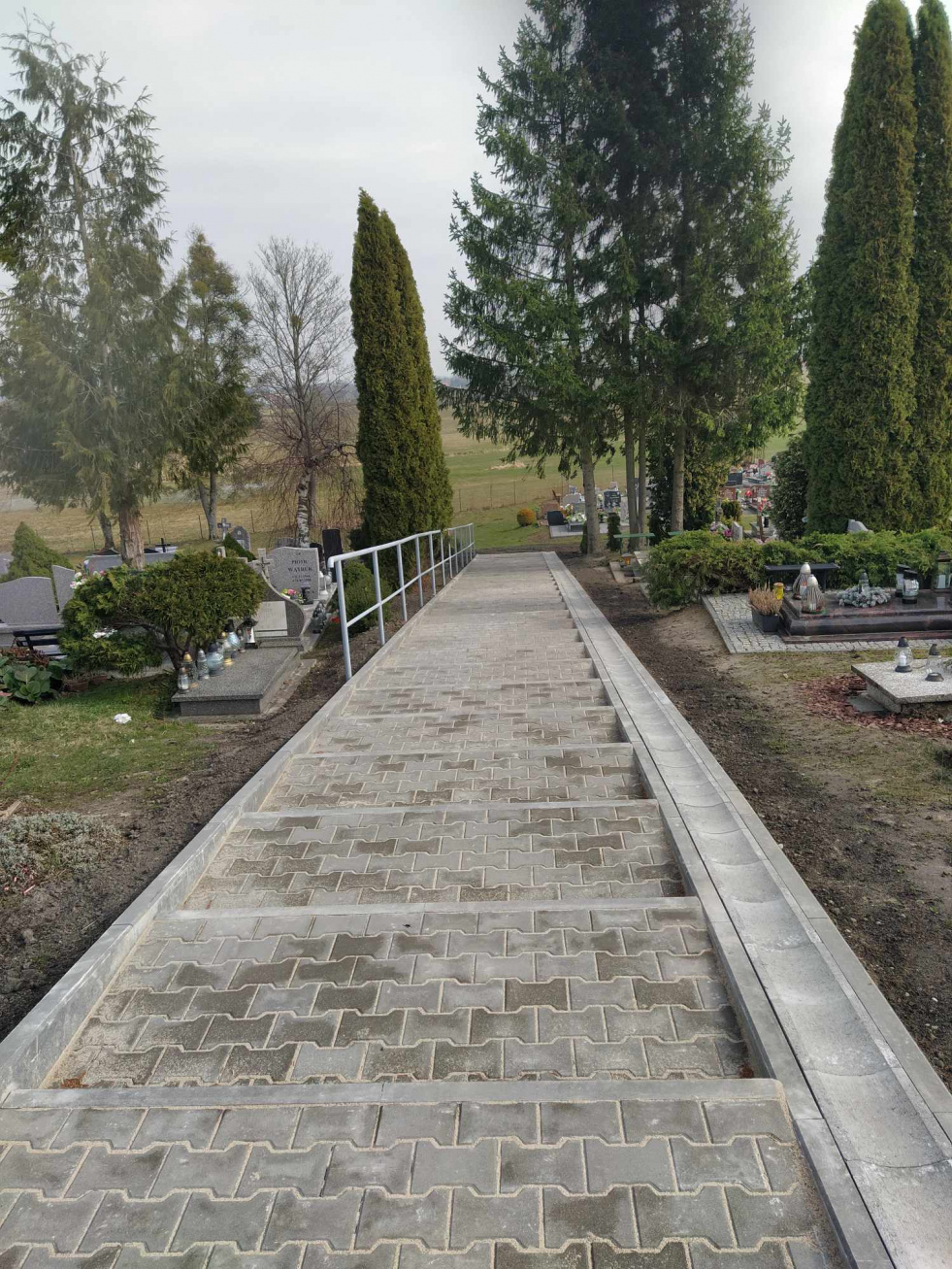 Modernizacja cmentarza komunalnego w Młynarach – kolejny etap zakończony