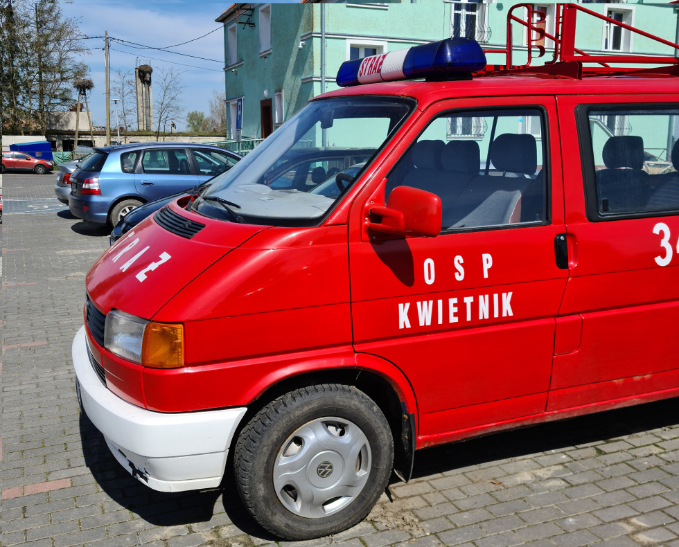 OGŁOSZENIE O SPRZEDAŻY SAMOCHODU SPECJALNEGO - POŻARNICZEGO VOLKSWAGEN TRANSPORTER T-4 W TRYBIE PRZETARGU NIEOGRANICZONEGO