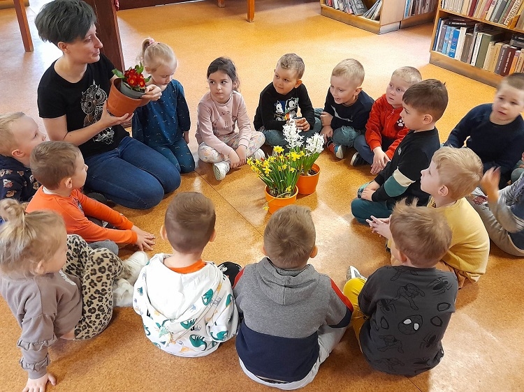 WIZYTA W BIBLIOTECE PUBLICZNEJ W MŁYNARACH