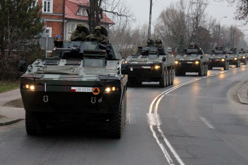 Wzmożony ruch pojazdów wojskowych i statków powietrznych na terytorium Polski.